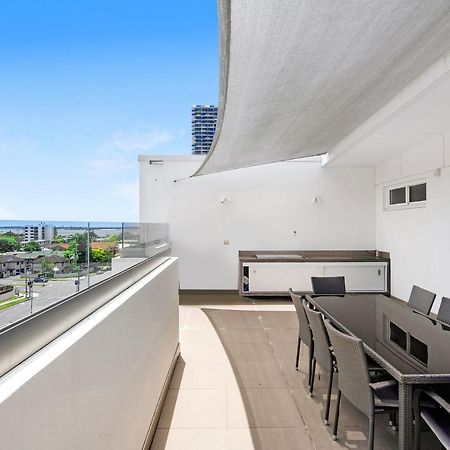 Modern Contemporary Southport Apartment - Coasthm Gold Coast Buitenkant foto