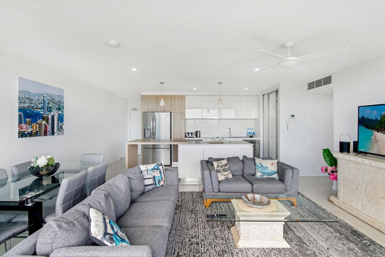 Modern Contemporary Southport Apartment - Coasthm Gold Coast Buitenkant foto