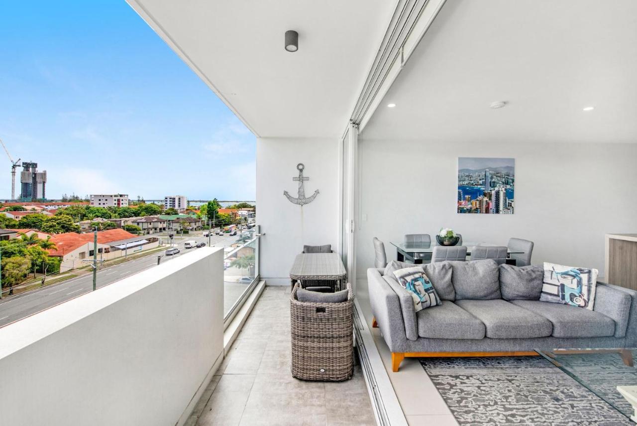 Modern Contemporary Southport Apartment - Coasthm Gold Coast Buitenkant foto